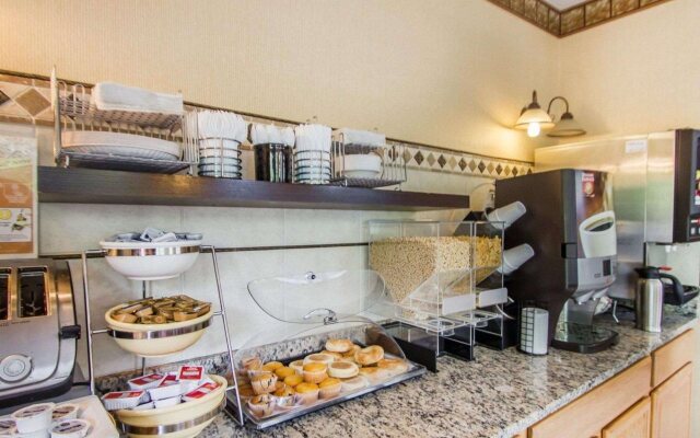 Econo Lodge Inn & Suites Old Saybrook Westbrook