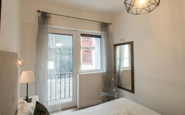 Almada Studios & Suites