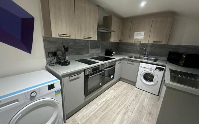 Inviting Studio Flat at Lewisham Way, Se14 London