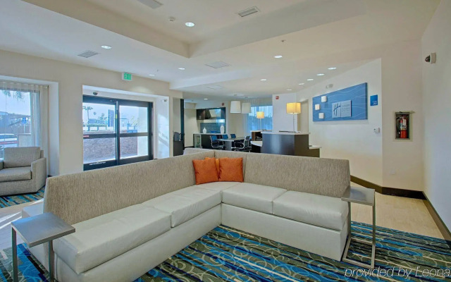 Hampton Inn by Hilton Costa Mesa Newport Beach