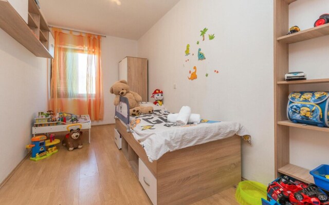 Awesome Home in Sukosan With 4 Bedrooms and Wifi