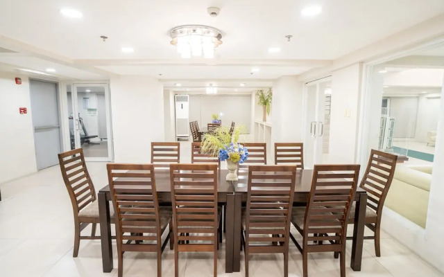 Gilmore Tower Suites By SMS Hospitality