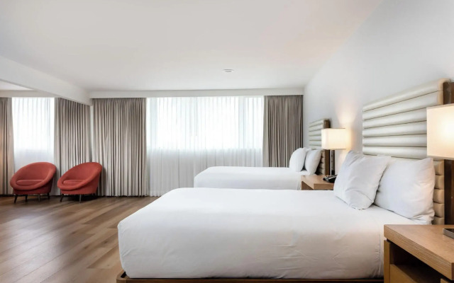 Luxe Sunset Boulevard Hotel