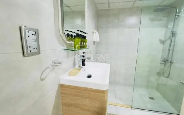 DA86 Well Design Studio in Dubai Arch tower