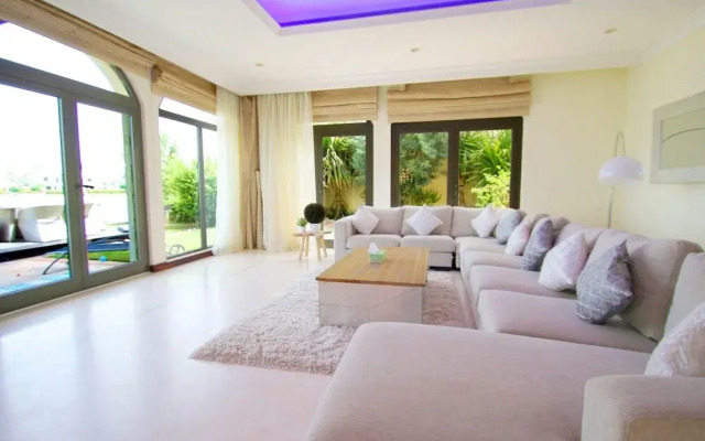 The Palm Jumeirah Villas - Frond E by Kennedy Towers