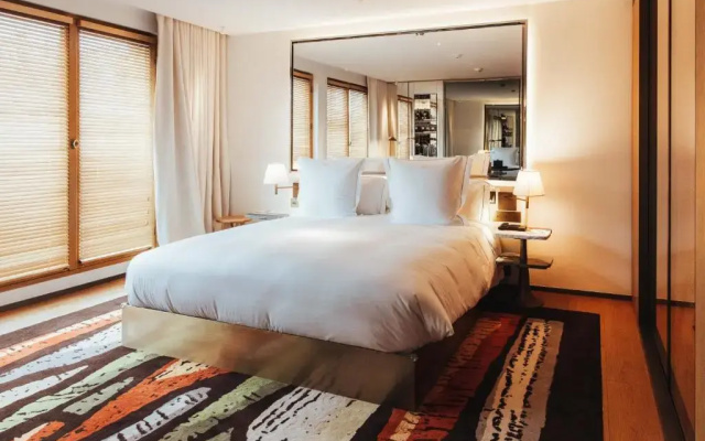 Sax Paris, LXR s & Resorts