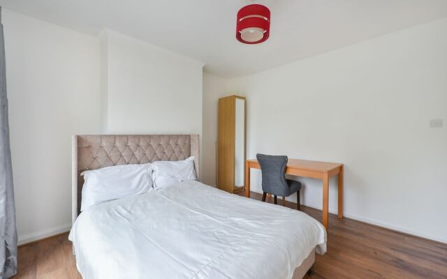 Dirac Lodge 4-bedroom House