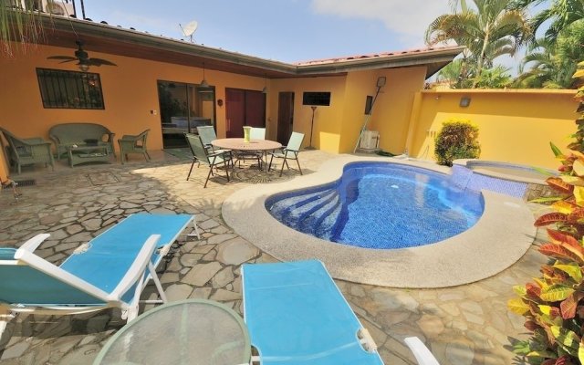 Casa Suenos: Iconic 4BR Home with Private Pool