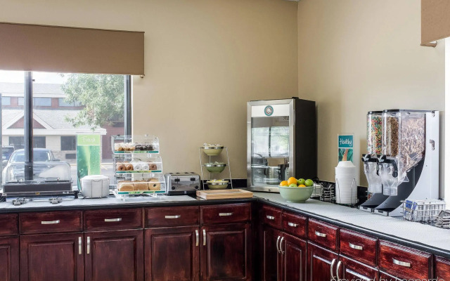 Quality Suites Near West Acres