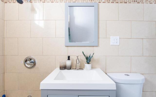 Stylish and Cute 2BR Apartment Near Wrigley!
