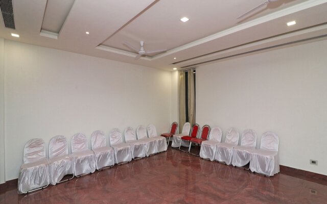 OYO 13616 Hotel Gala Galaxy