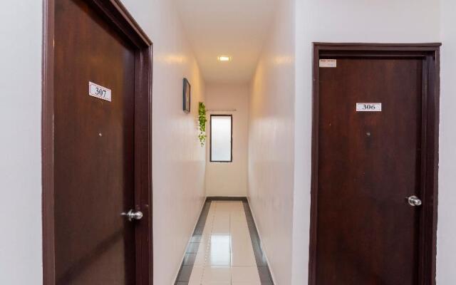 OYO 44027 Golden Horse Hotel