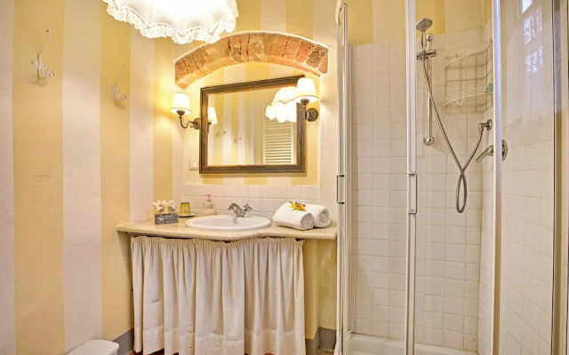 Francigena Pergola Apartment Shared Pool