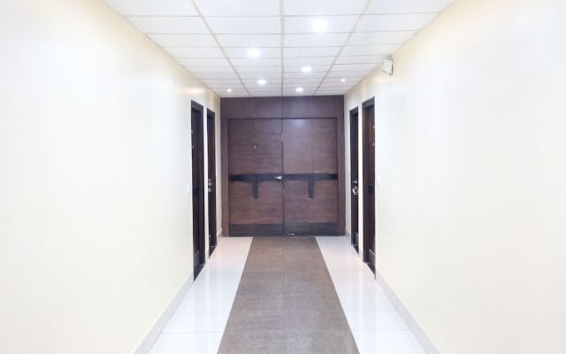 OYO 16827 Hotel Grand M Lajjo