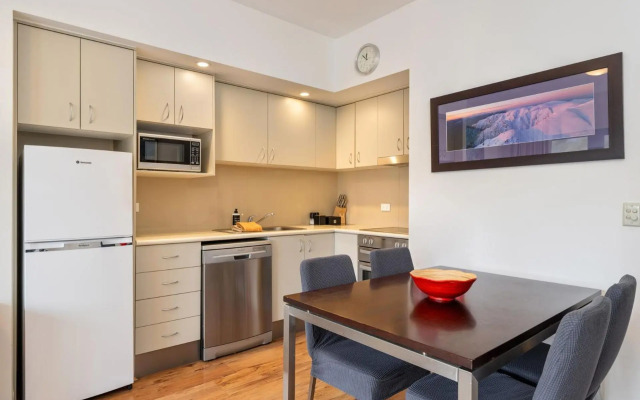 Lantern 1 bedroom terrace with mountain views