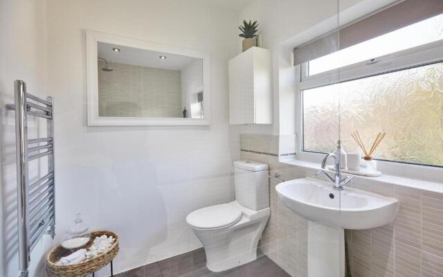 Host Stay Newsam Crescent