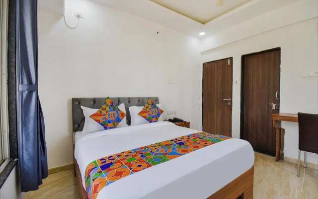FabHotel Red Velvet Inn & Suites