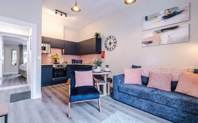 NEW Modern 1-bed Flat Great Location Sleeps 4