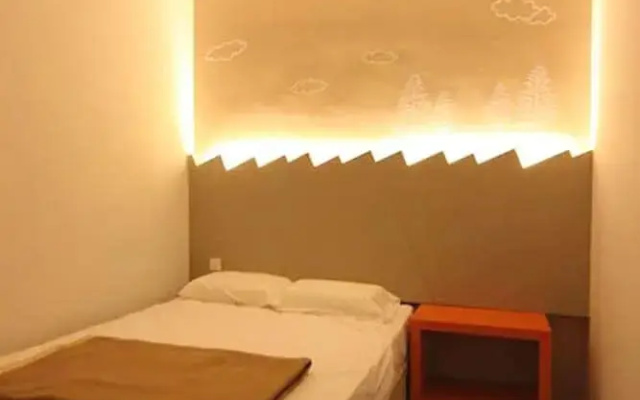 Warm Blanket Hotel - Hostel