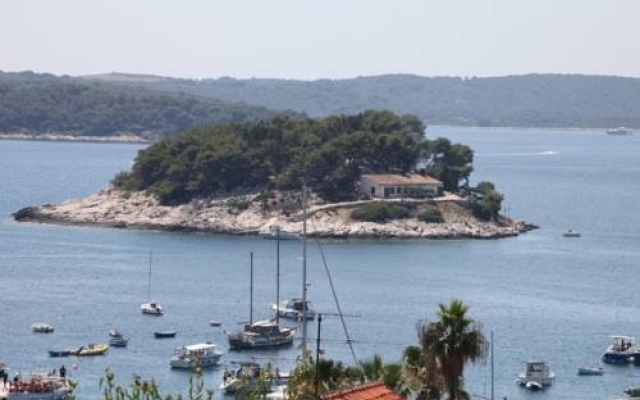 Apartments & Rooms Zlatica Hvar