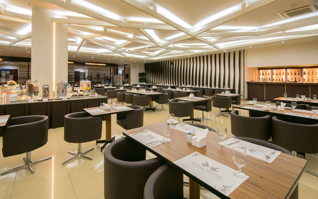 Xenia Hotel Clark - Multi Use Hotel