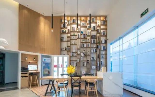 Ginza Jingsu Hotel (Jinan North Daming Lake store)