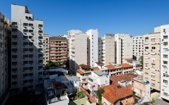 1Qto completo a 400m da Praia | SL 363/906