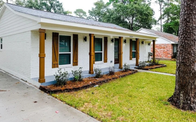 5Bdrm 3.5Bath 12Beds - HOME BIG AS TEXAS