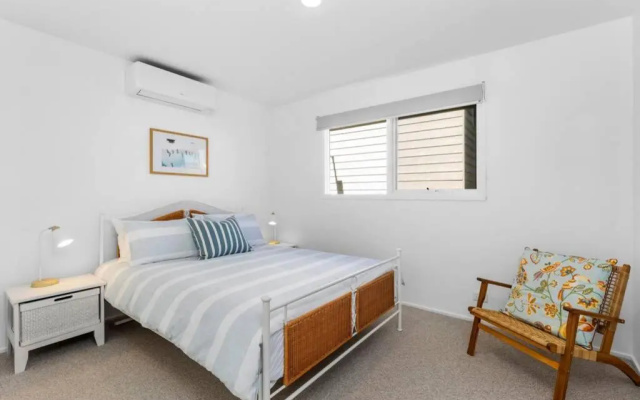 SALTWATER HOUSE - Opposite the beach and views over the lake! – Guest Rooms – Ocean Grove