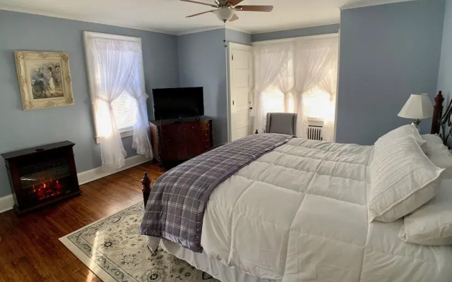 Treehouse Village Inn