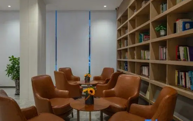Yunli Hotel (Hua Ding Central City, Gao'an Avenue)