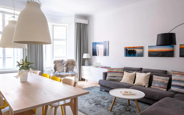 Luxury 2BR Central Getaway, Workation, Staycation, Remote Work