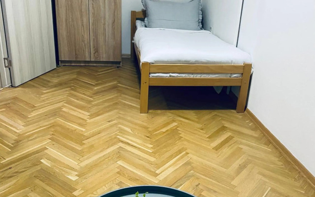 Regina's 2bedroom Near Square