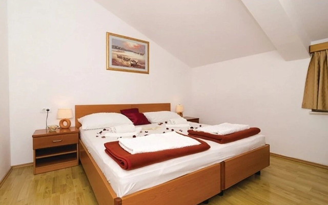 Pavo - Comfortable With Parking Space - A6