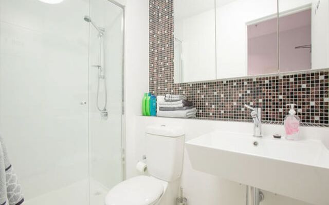 C3CBD Melbourne Apartment