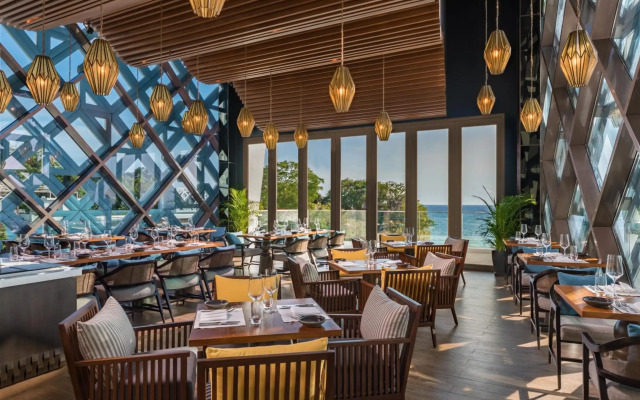 Crimson Resort & Spa Boracay