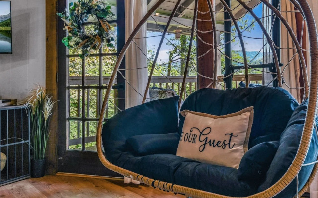 Cliff Haven 1 Bedroom Cabin by RedAwning