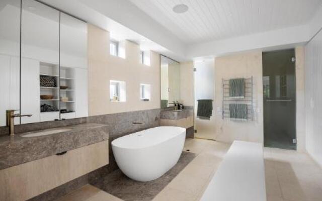 12 Noosa Parade