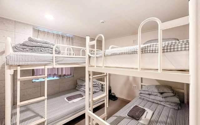 Empathy Dongseongro Guesthouse