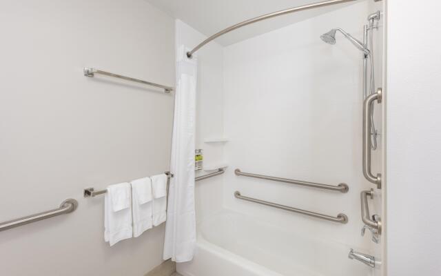 Holiday Inn Express & Suites St. Louis - Chesterfield by IHG