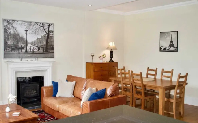 3 Bedroom Home With Garden Near Edinburgh New Town