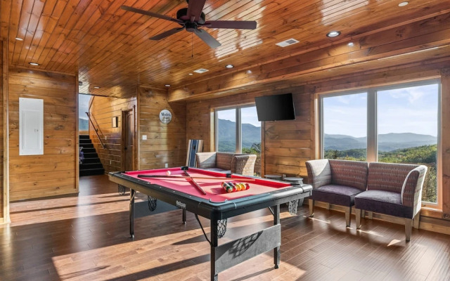 Breathtaking Views 10 Bedroom Cabin by Heavenly Views Resort