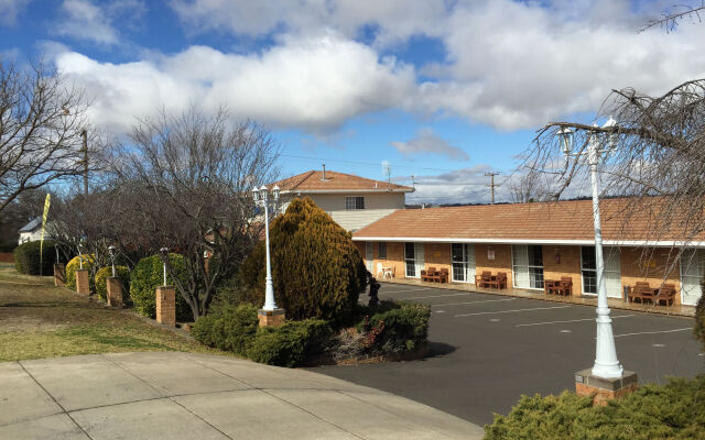 White Lanterns Motel