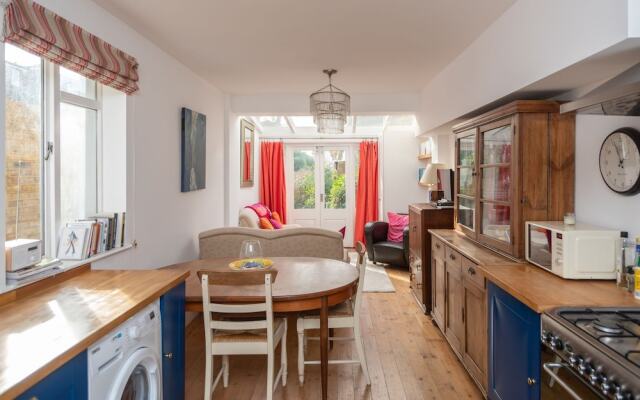 Cosy 1 Bedroom Flat With Garden in Lovely Chiswick