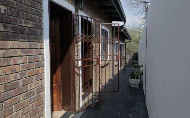 Ledumo Lodge