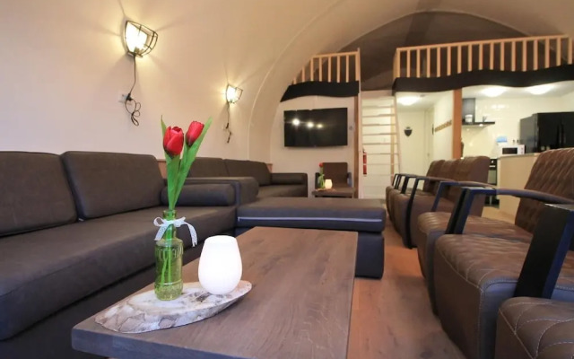 Beautiful House With Sandy Beach, Near Giethoorn