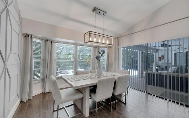 1331 Normandy Cir