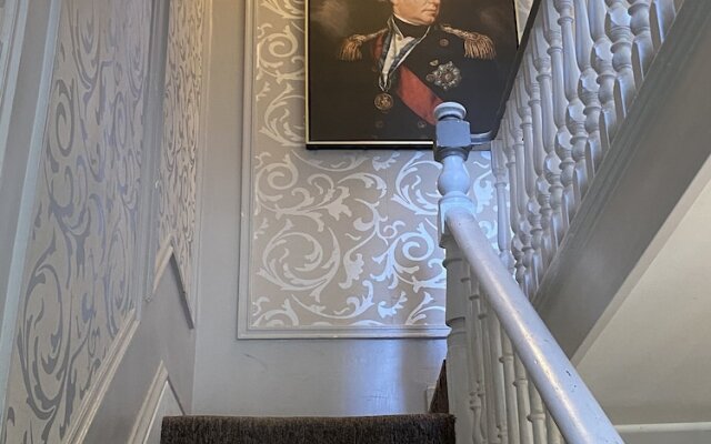 Admiral Weaver Inn
