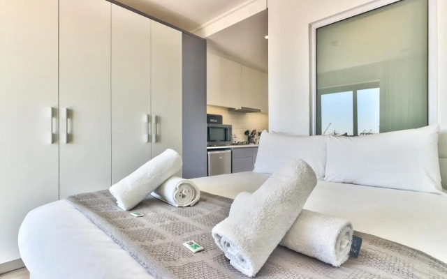 Stunning work pad on 1onAlbert- 601