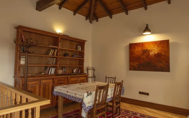 Mavras Tas Odalar